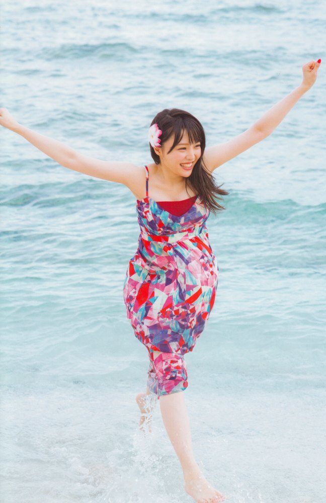 麻倉もも(声優)最新グラビアと水着画像 18枚目