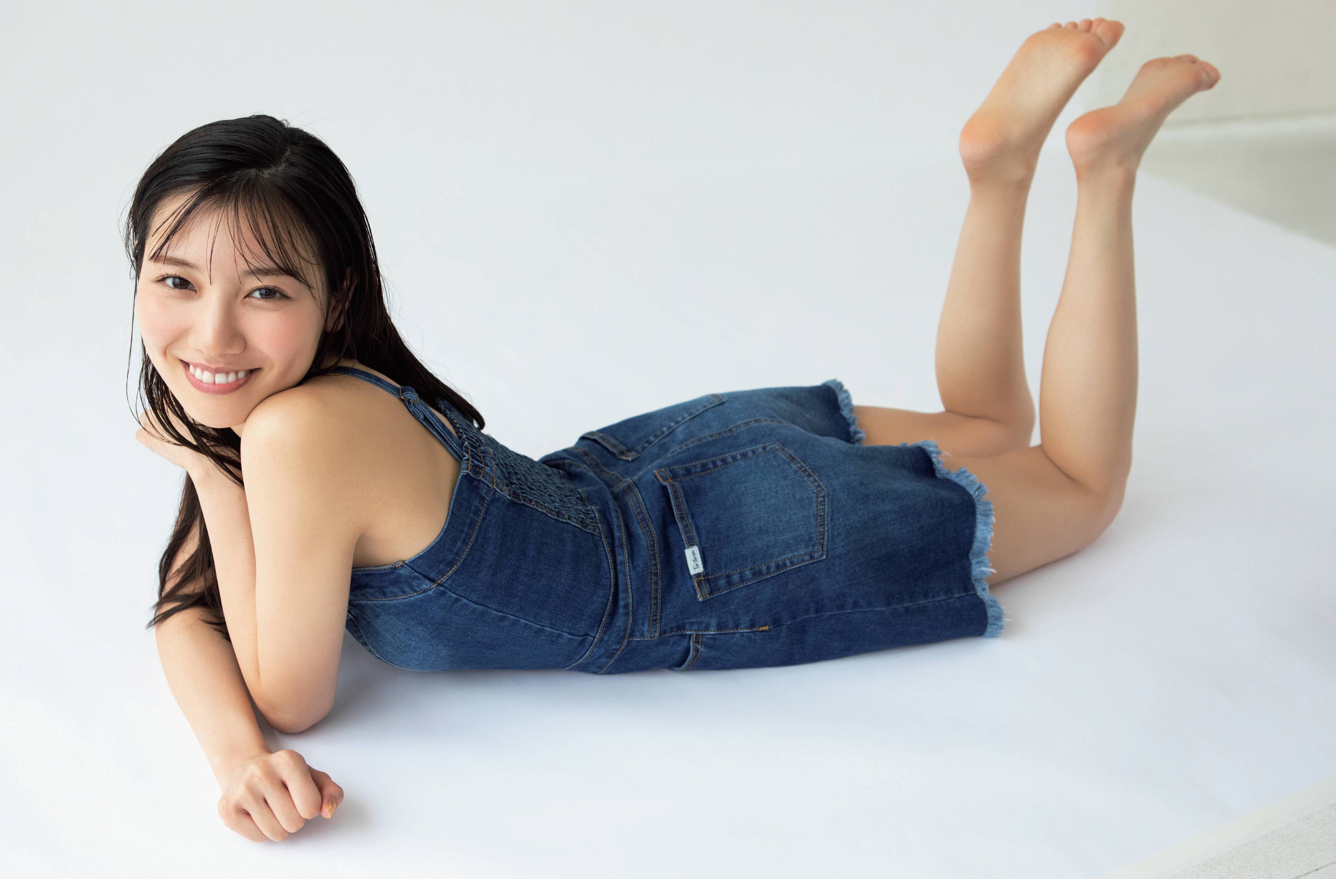 河田陽菜(日向坂46) グラビア水着画像① 10枚目