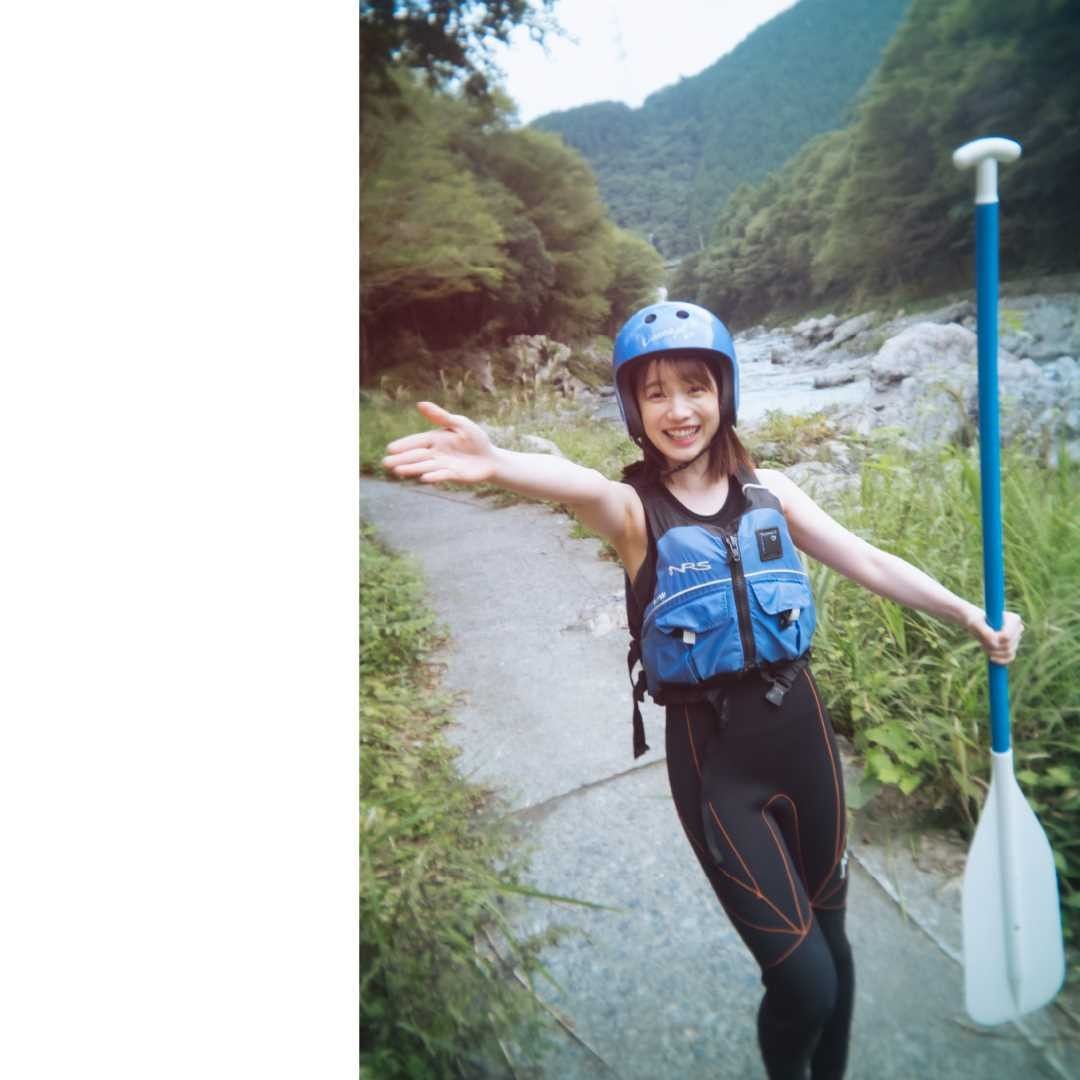 弘中綾香(テレ朝)グラビアと谷間画像 4枚目