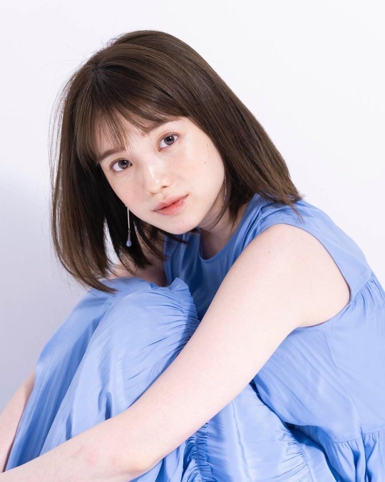 弘中綾香(テレ朝)グラビアと谷間画像 15枚目