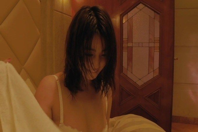 柳ゆり菜 映画で見せた濡れ場画像① 10枚目