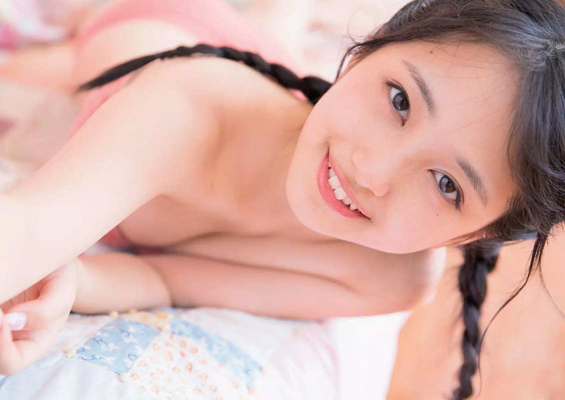 向井地美音(AKB48)グラビア水着画像① 4枚目