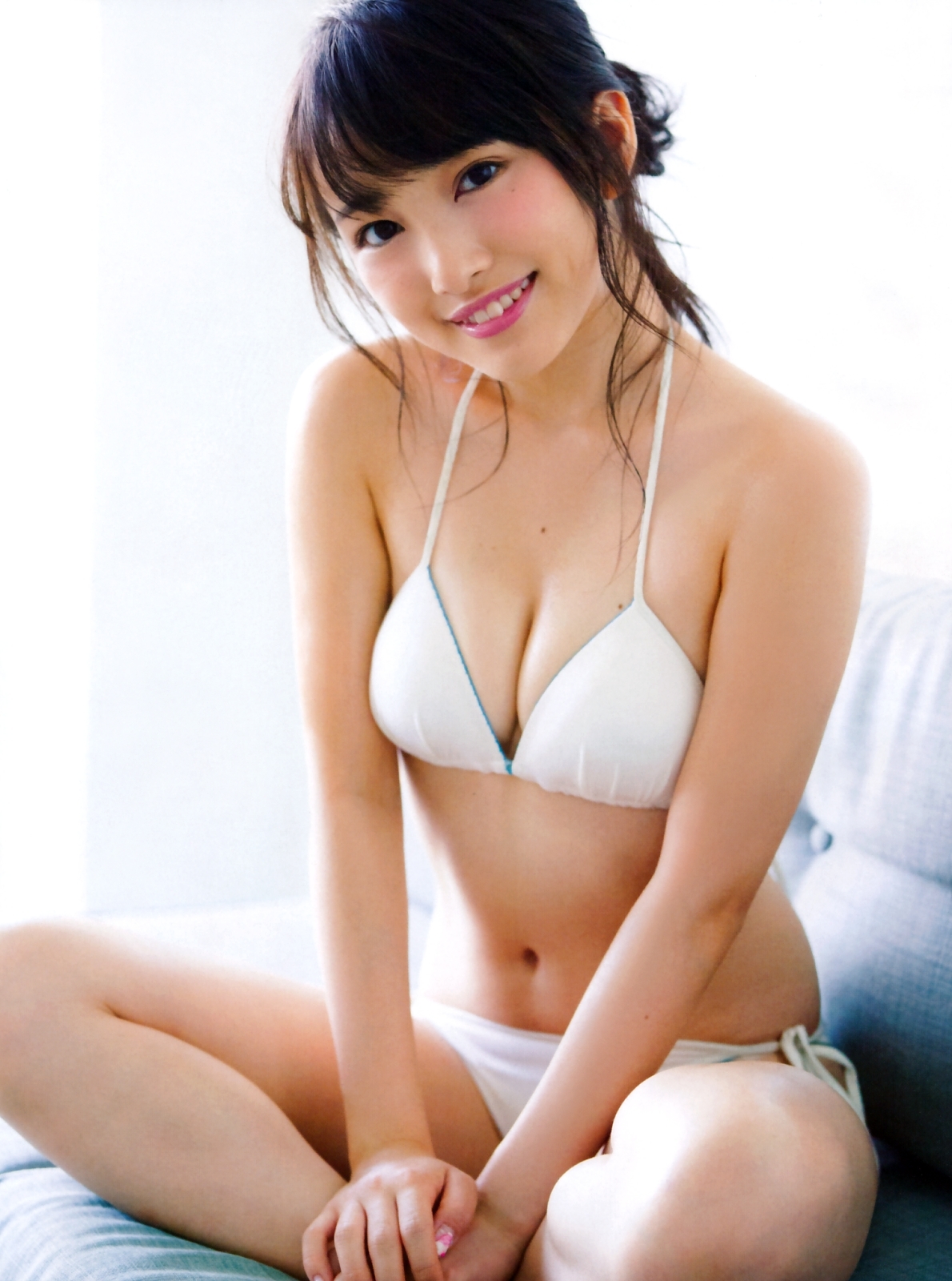 向井地美音(AKB48)グラビア水着画像① 9枚目