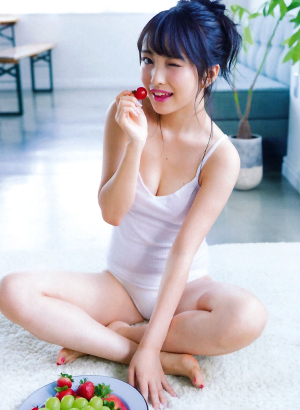 向井地美音(AKB48)グラビア水着画像① 13枚目
