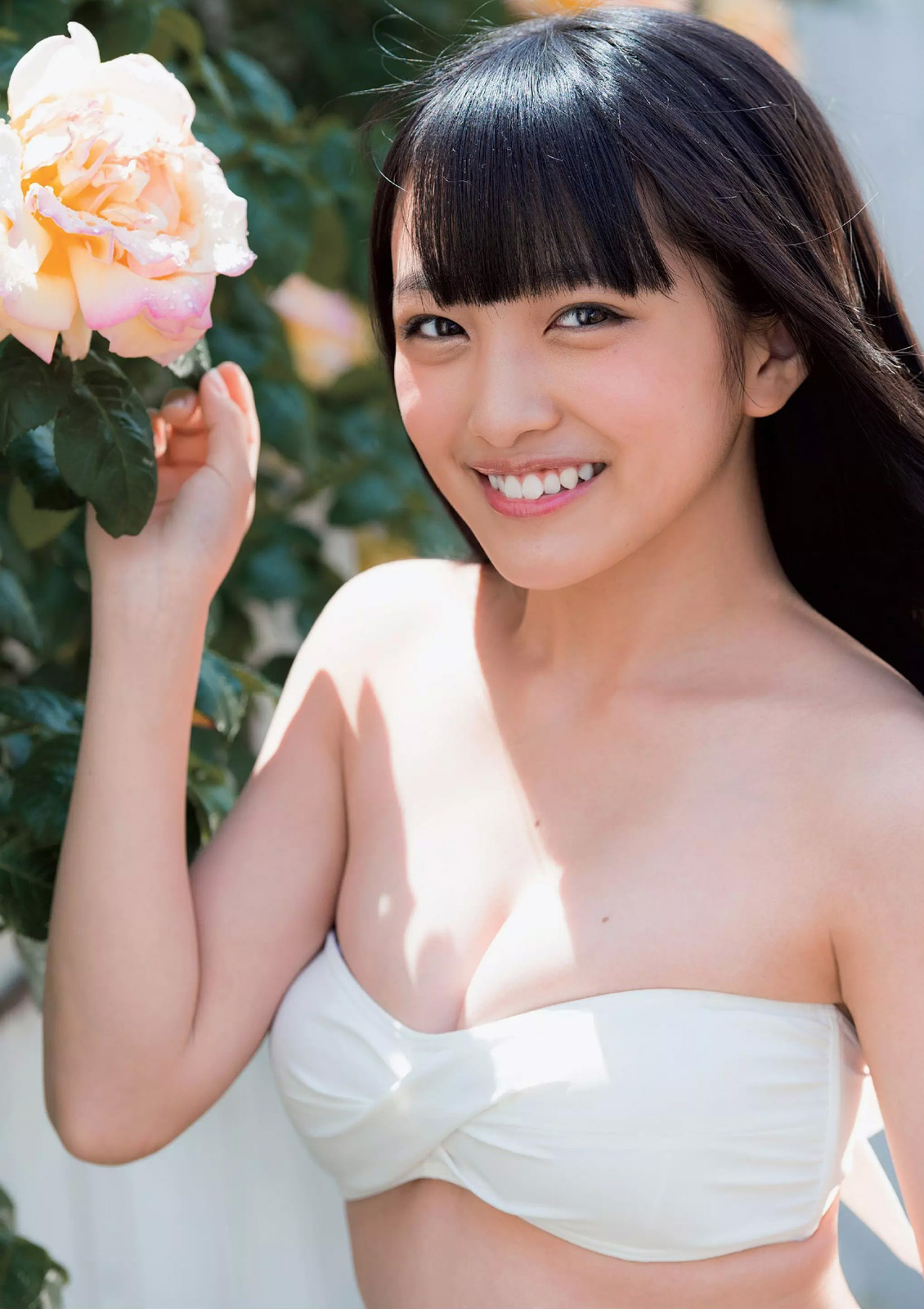 向井地美音(AKB48)グラビア水着画像① 22枚目