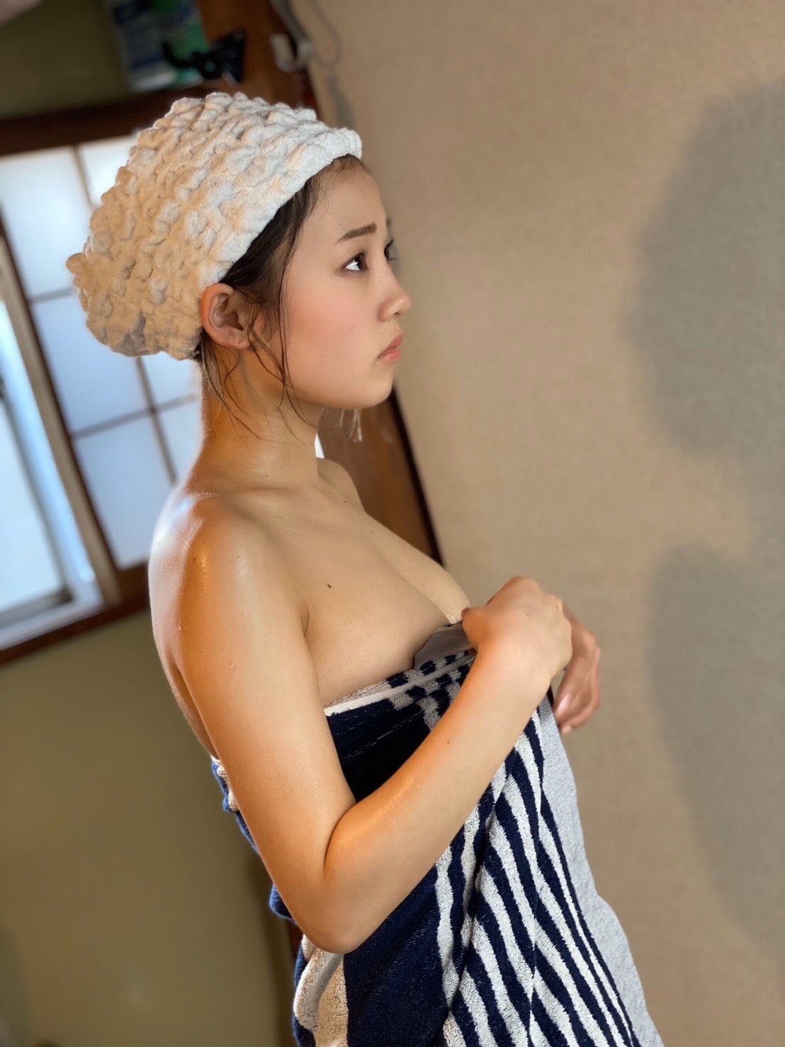 花咲ひより グラビア水着画像② 17枚目