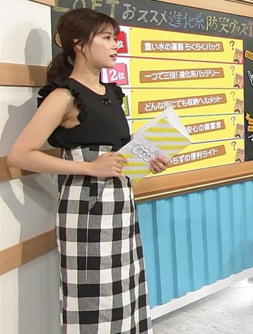 郡司恭子 日テレアナの谷間、胸チラ画像 1枚目