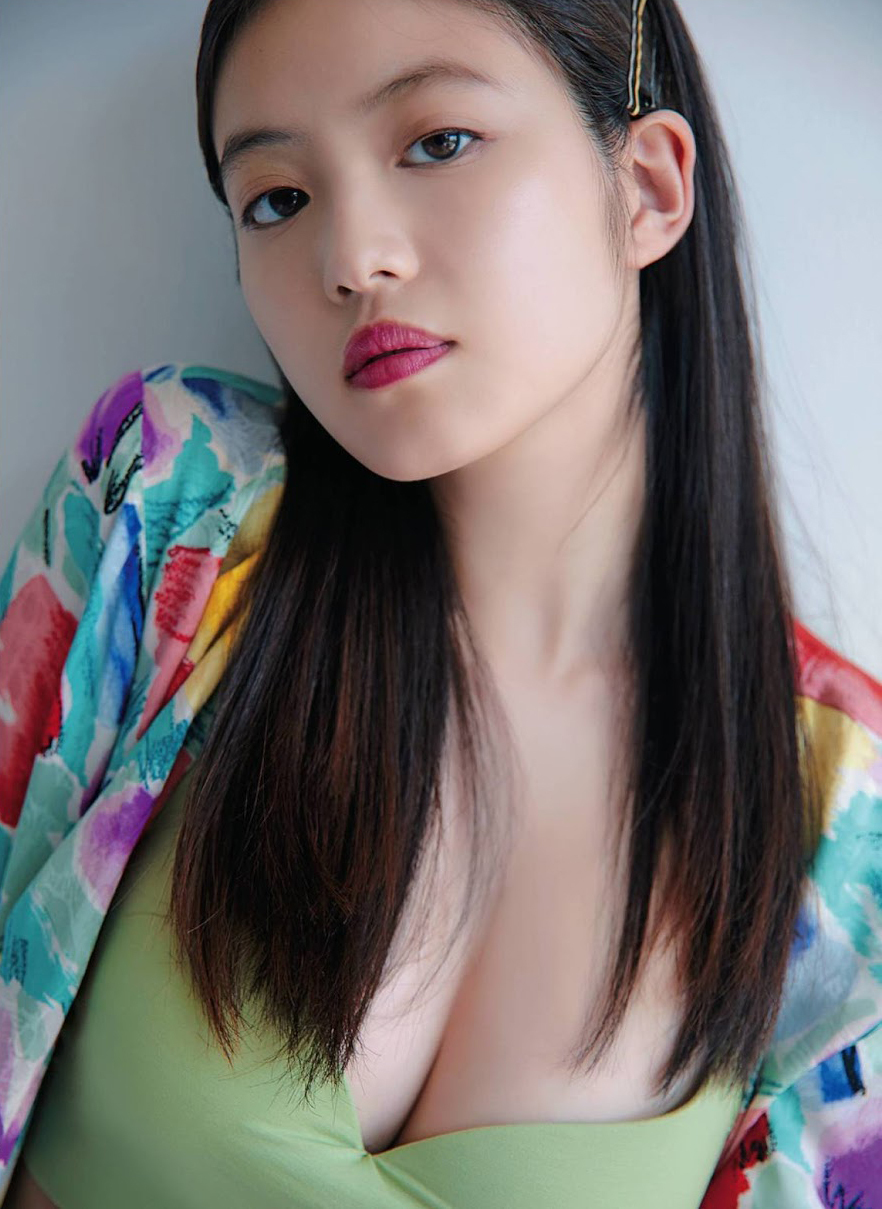 今田美桜 グラビア水着画像③ 6枚目
