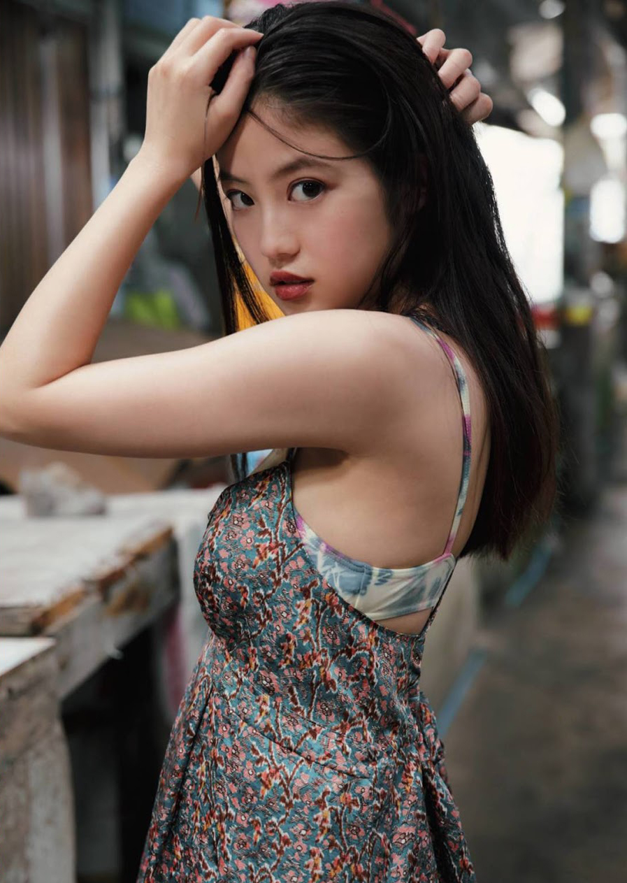 今田美桜 グラビア水着画像③ 10枚目