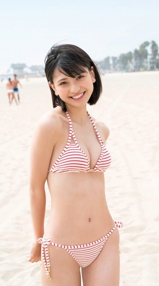 山田南実 グラビア水着画像④ 13枚目