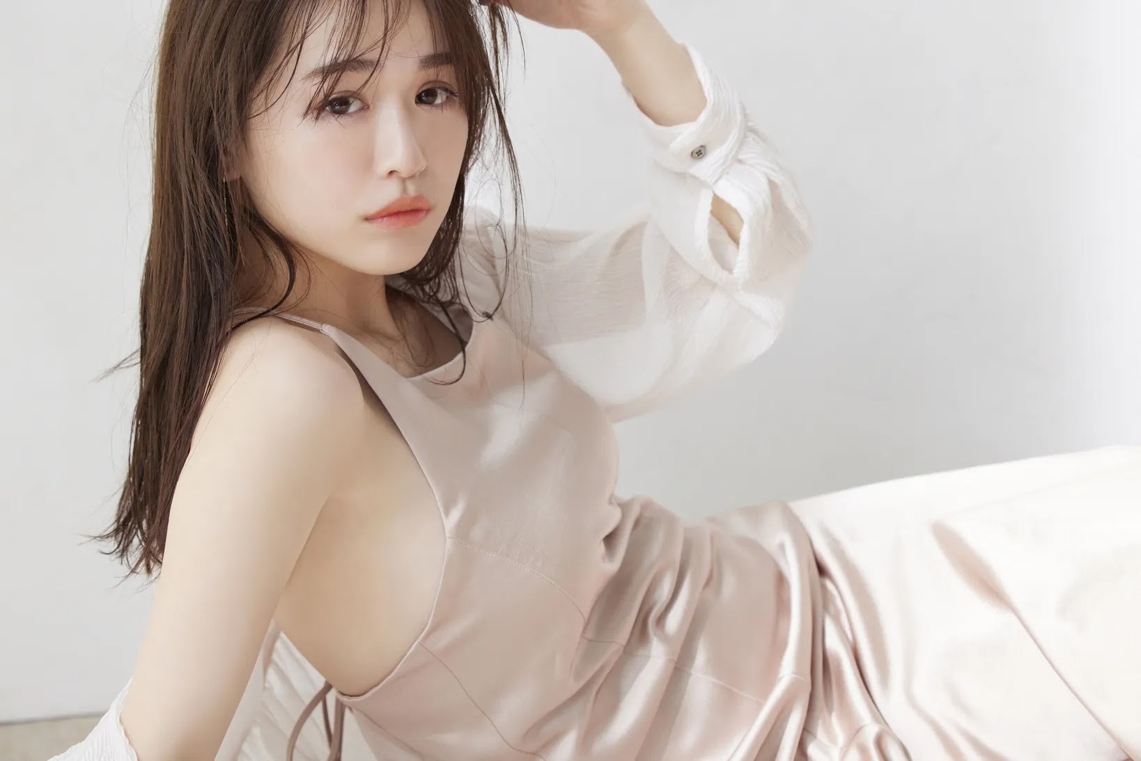 菅本裕子(ゆうこす)最新グラビア含む水着画像 2枚目