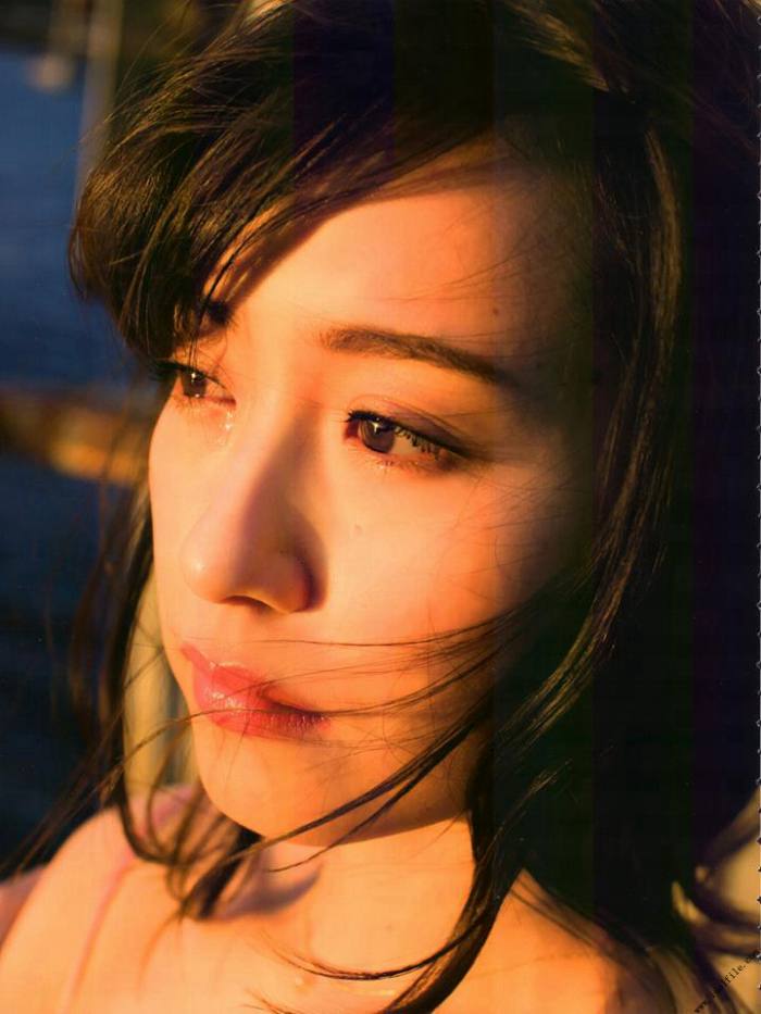 志田音々 最新グラビア水着画像⑬ 2枚目