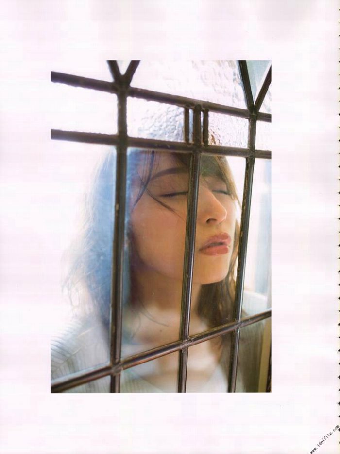 志田音々 最新グラビア水着画像⑬ 15枚目