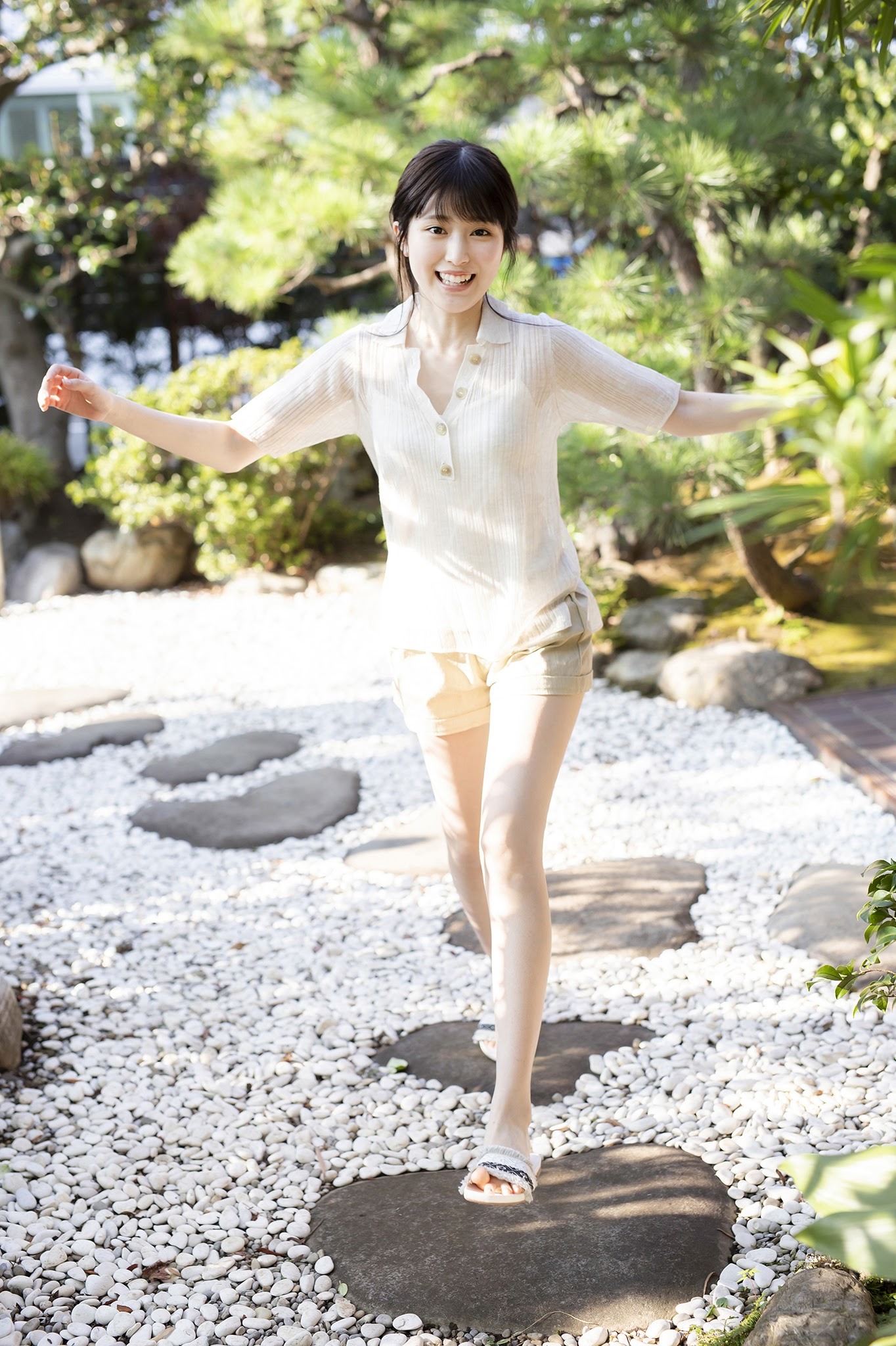 福本莉子 最新グラビア画像 13枚目