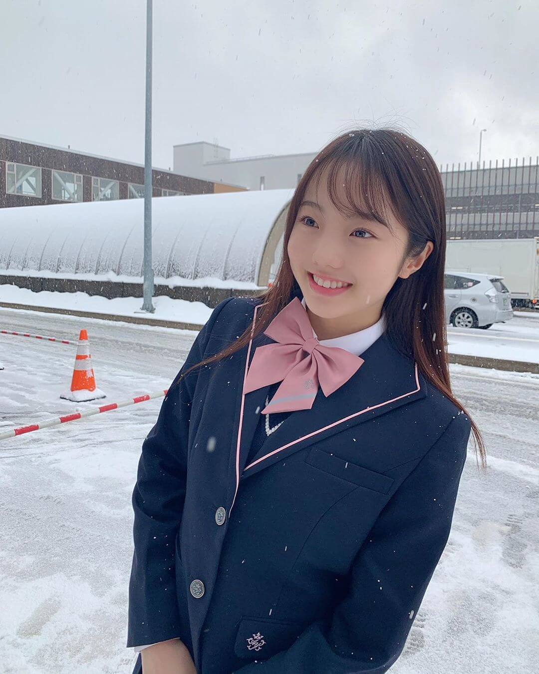本田真凜 最新グラビア水着画像 1枚目
