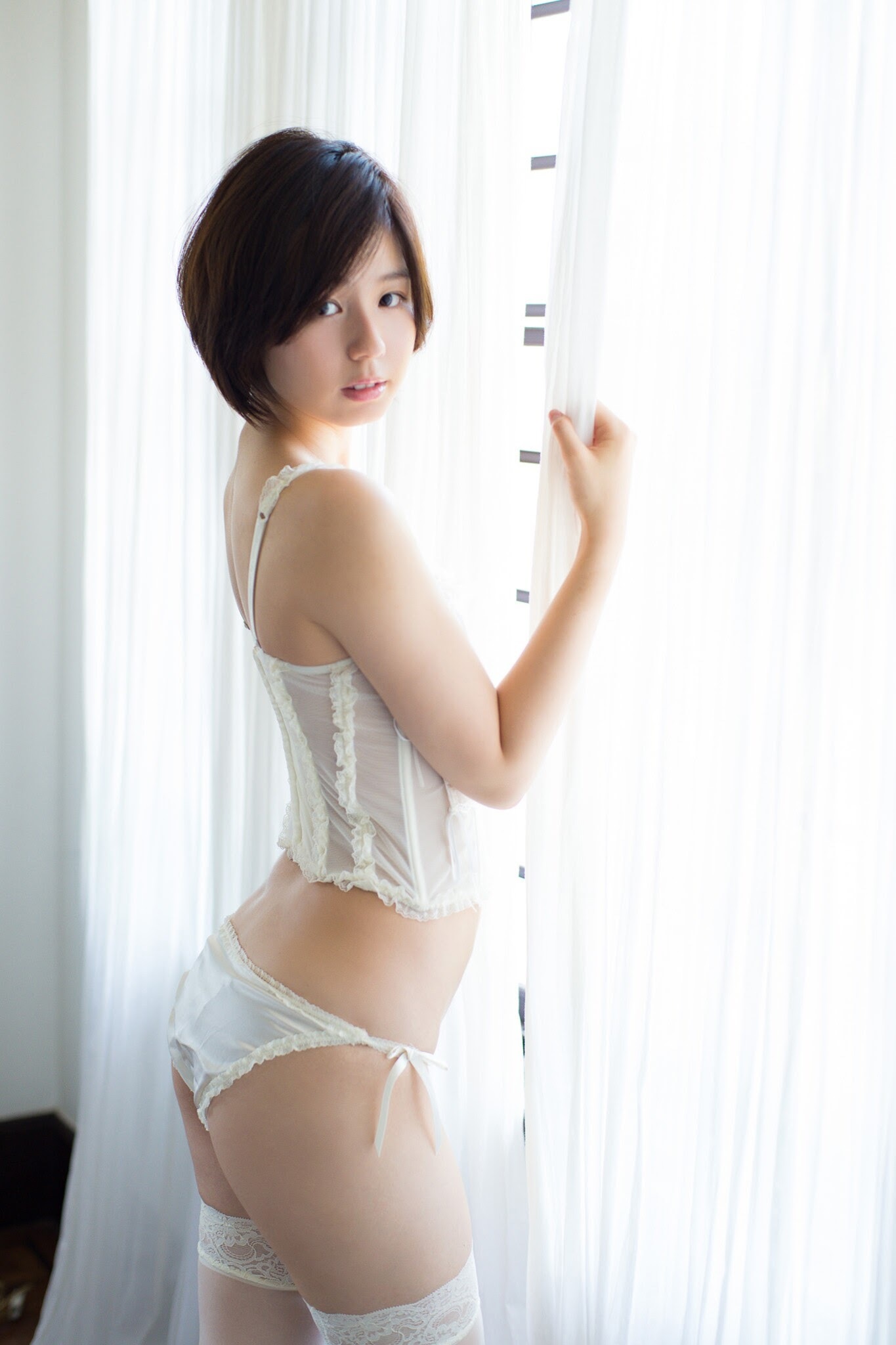 小池里奈 グラビア水着画像① 18枚目