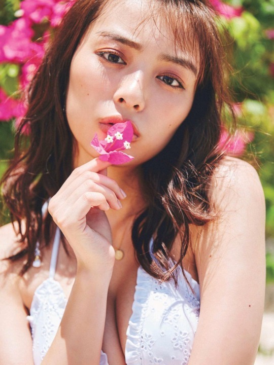 内田理央 グラビア水着画像④ 19枚目