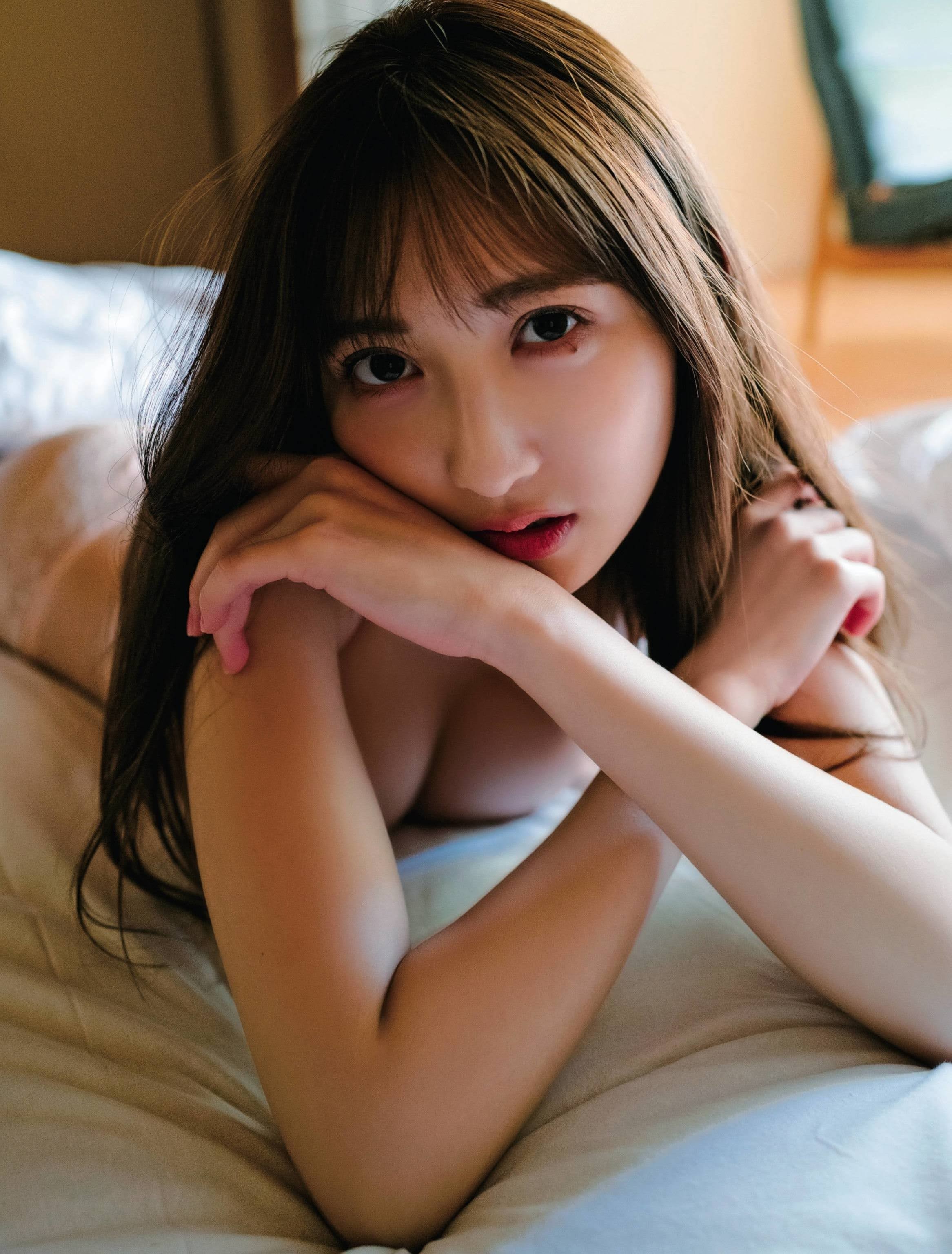 辻りりさ グラビア水着画像① 2枚目