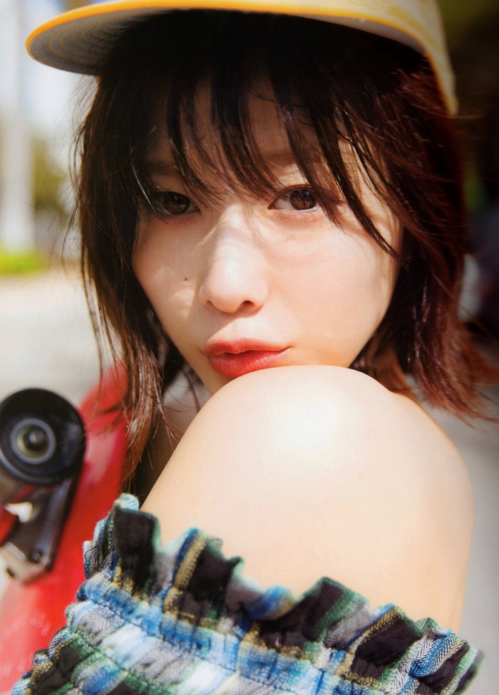 渡邉理佐(櫻坂46)グラビア水着画像② 11枚目