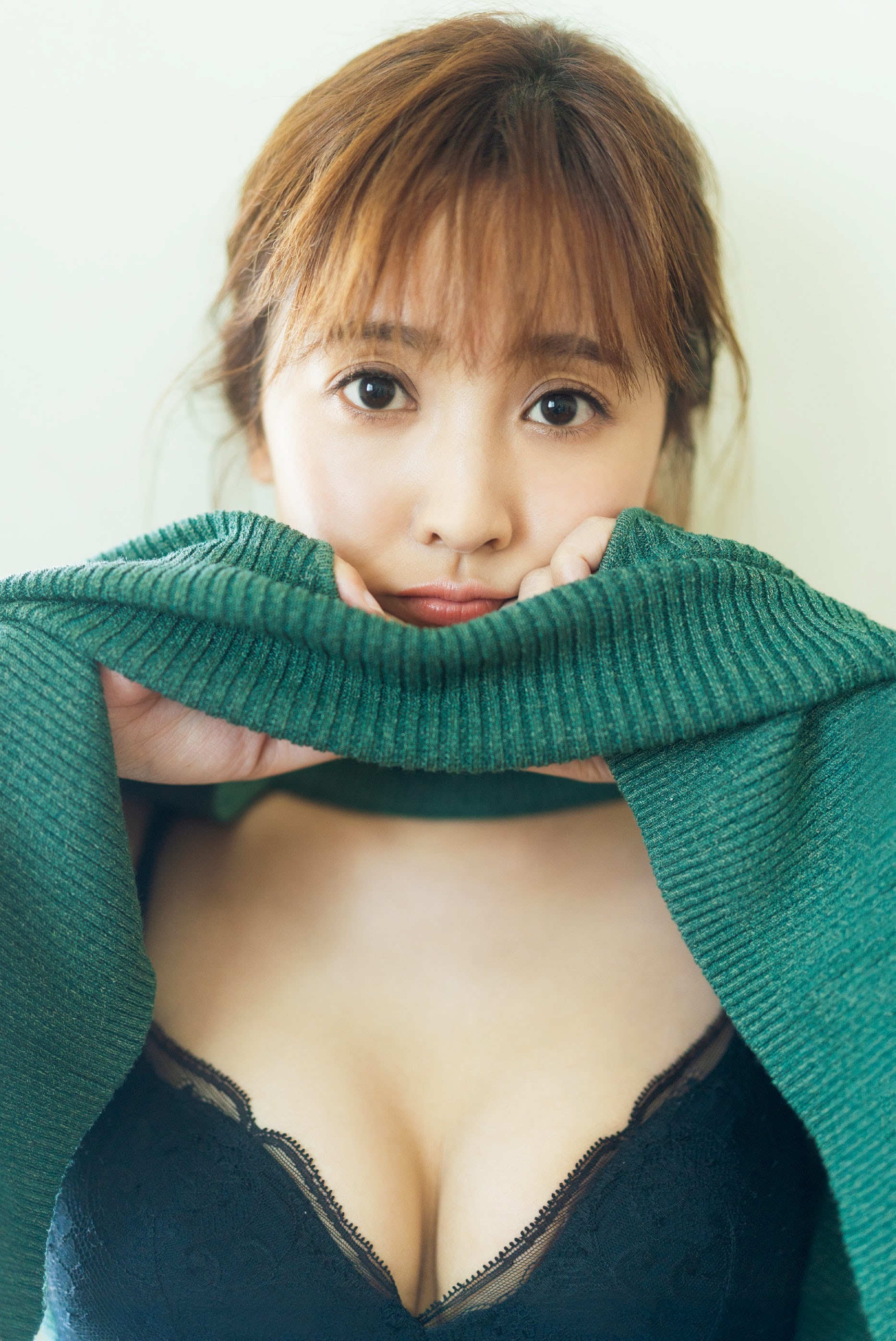 山本ひかる 最新グラビア水着画像 1枚目