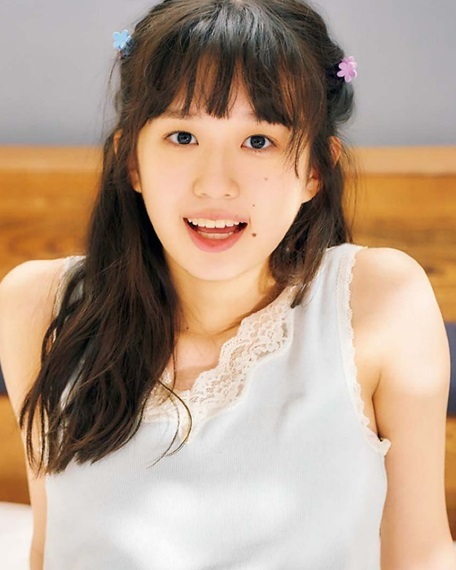 小久保柚乃 最新グラビア画像 1枚目