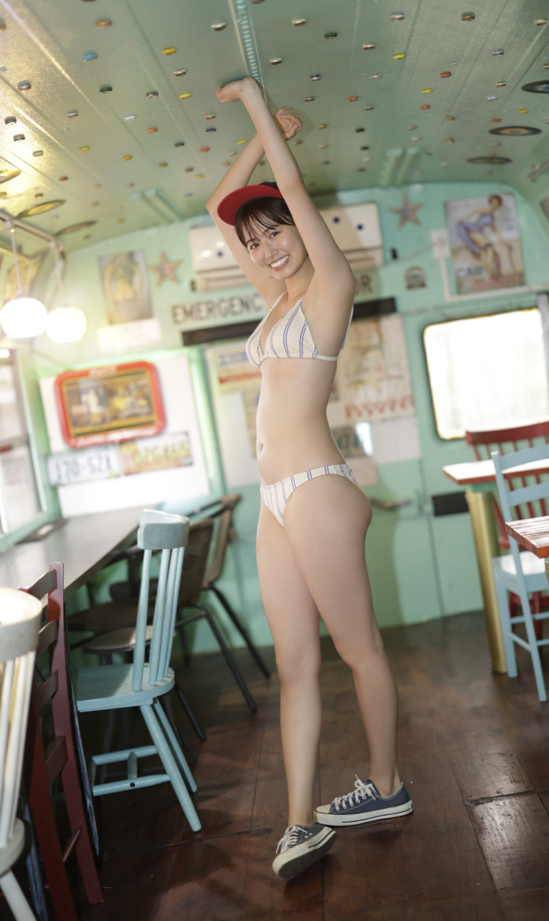 新谷あやか 最新グラビア水着画像 4枚目