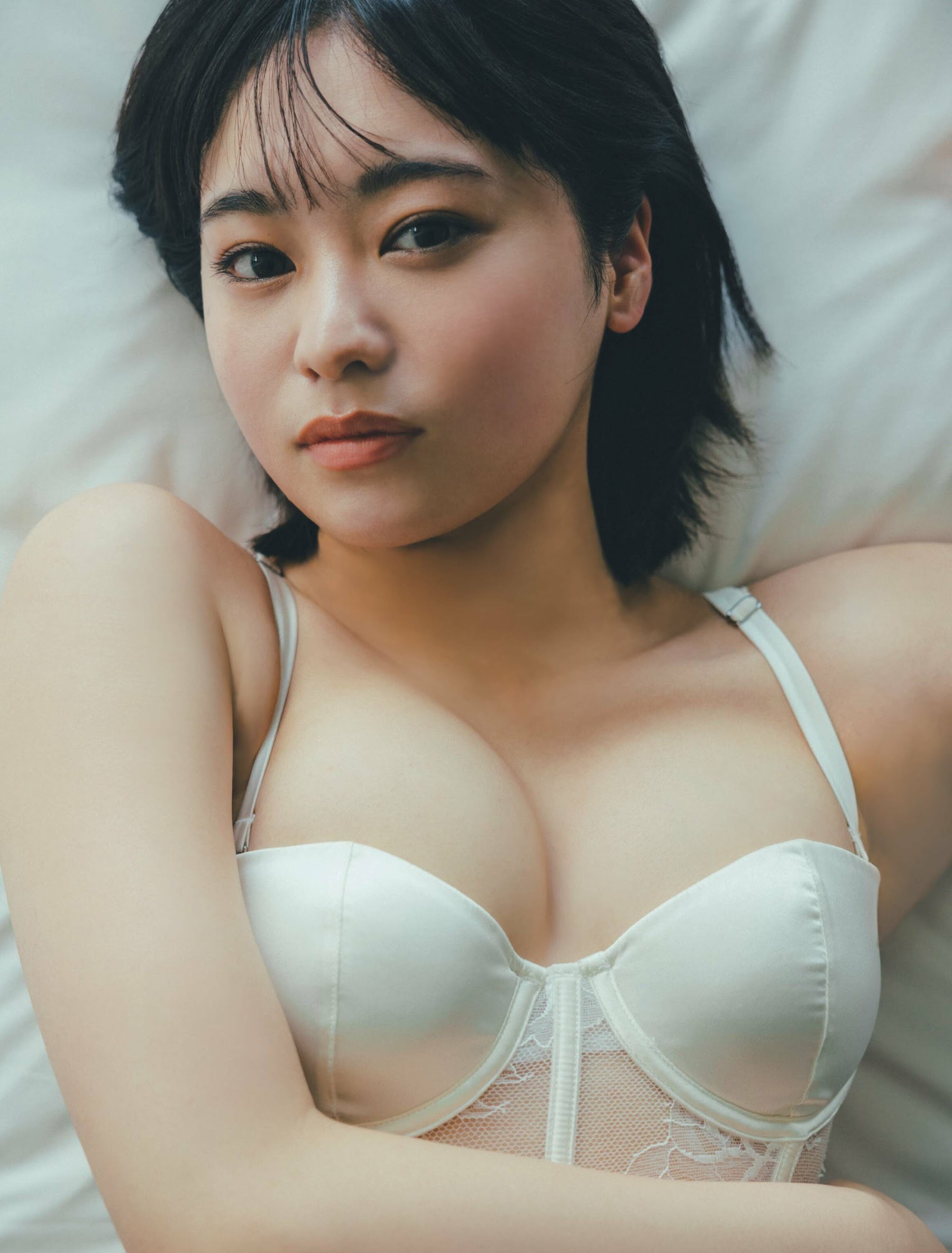 吉柳咲良 最新グラビア水着画像 20枚目