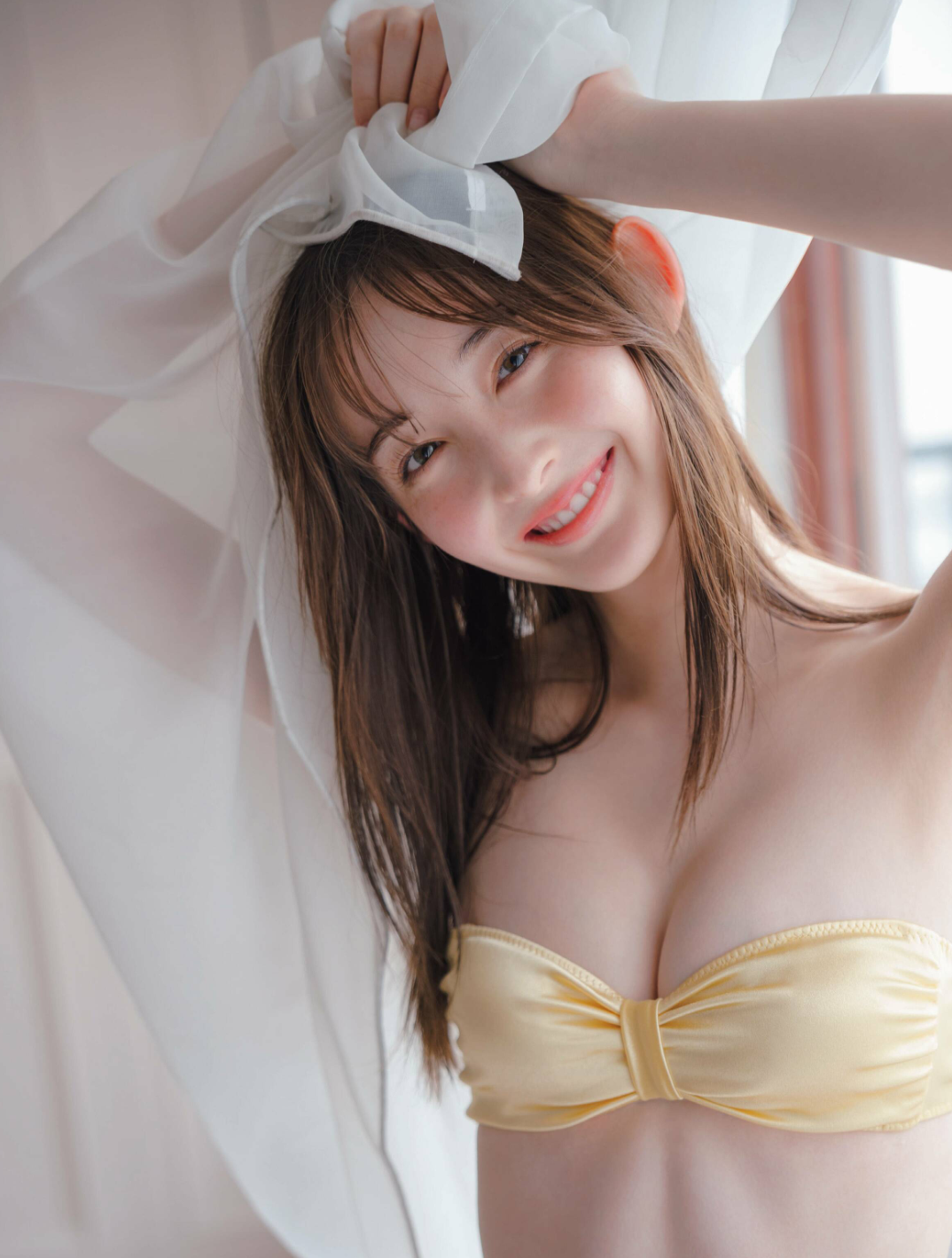 菜那セシル 最新グラビア水着画像 8枚目