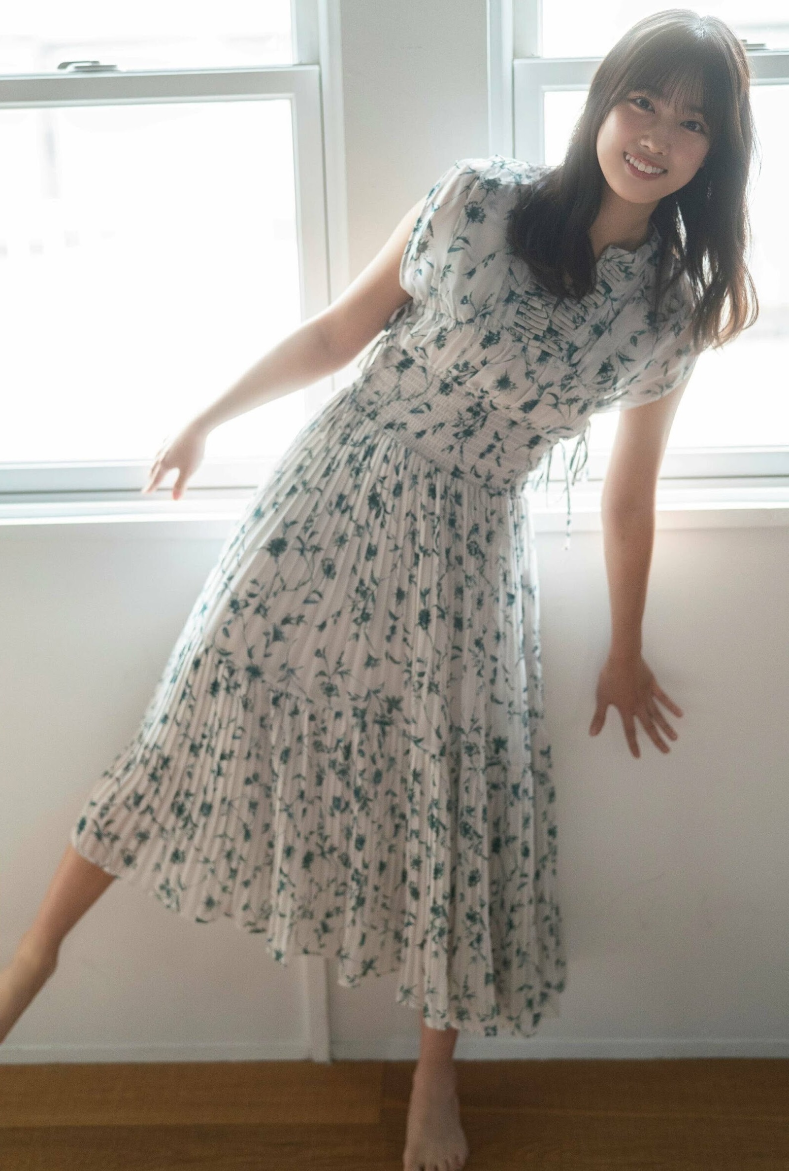 清水理央(日向坂46)最新グラビア画像 16枚目