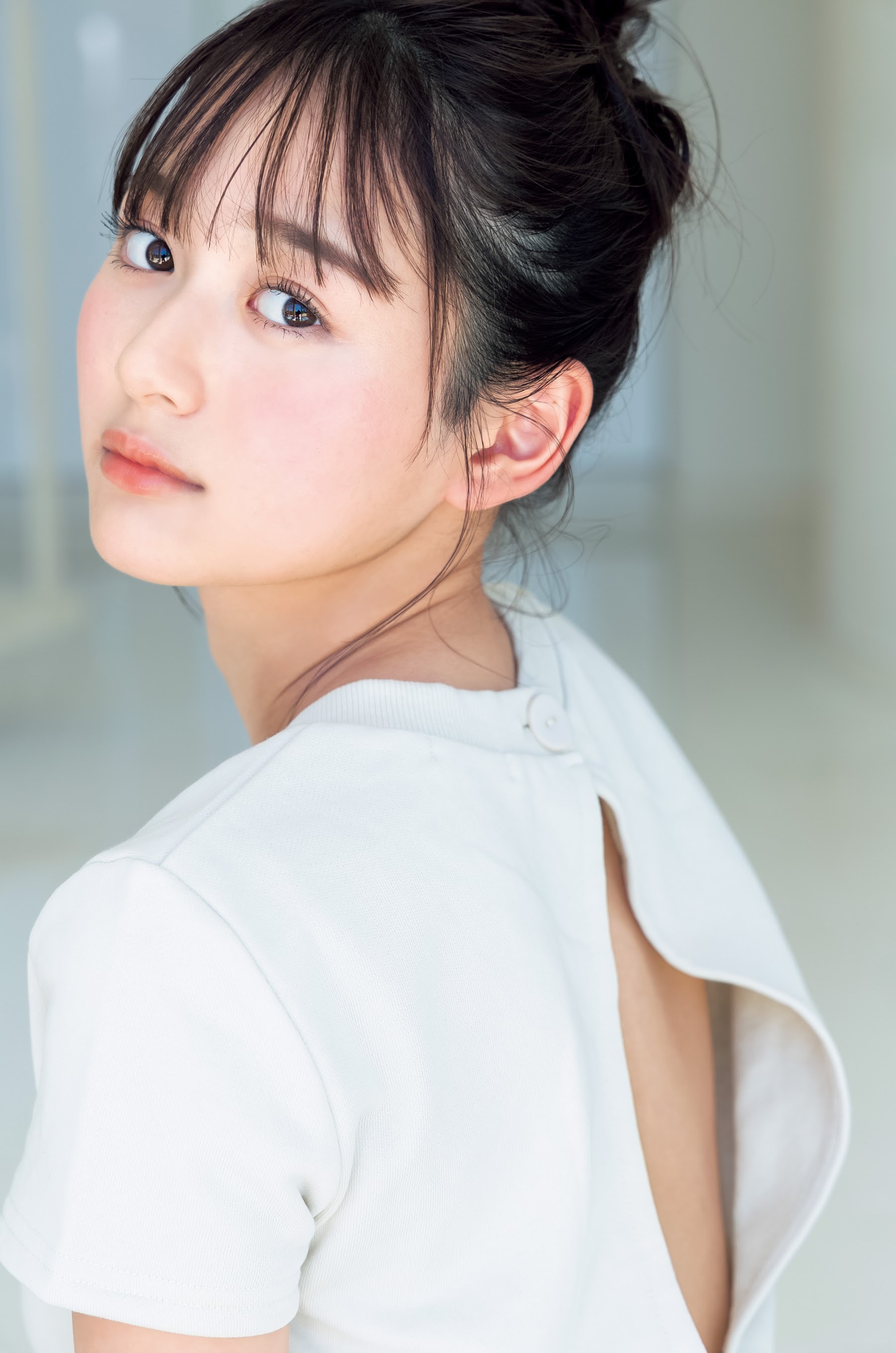 加藤栞 最新グラビア水着画像 9枚目