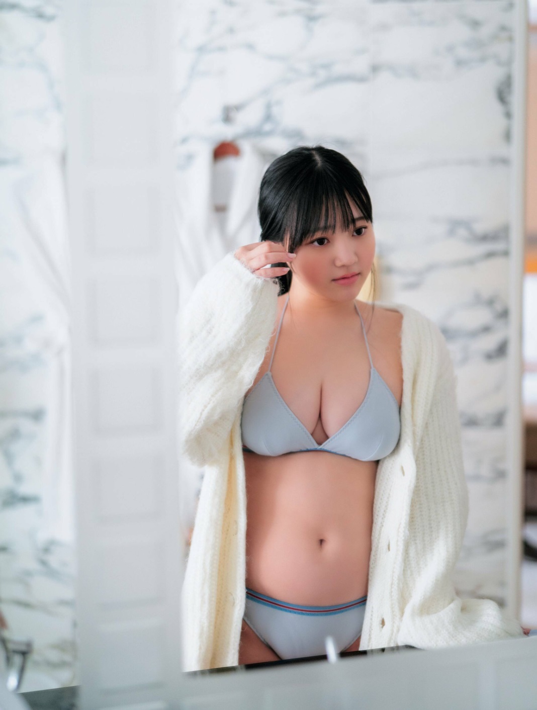 鈴原すず 最新グラビア水着画像③ 4枚目