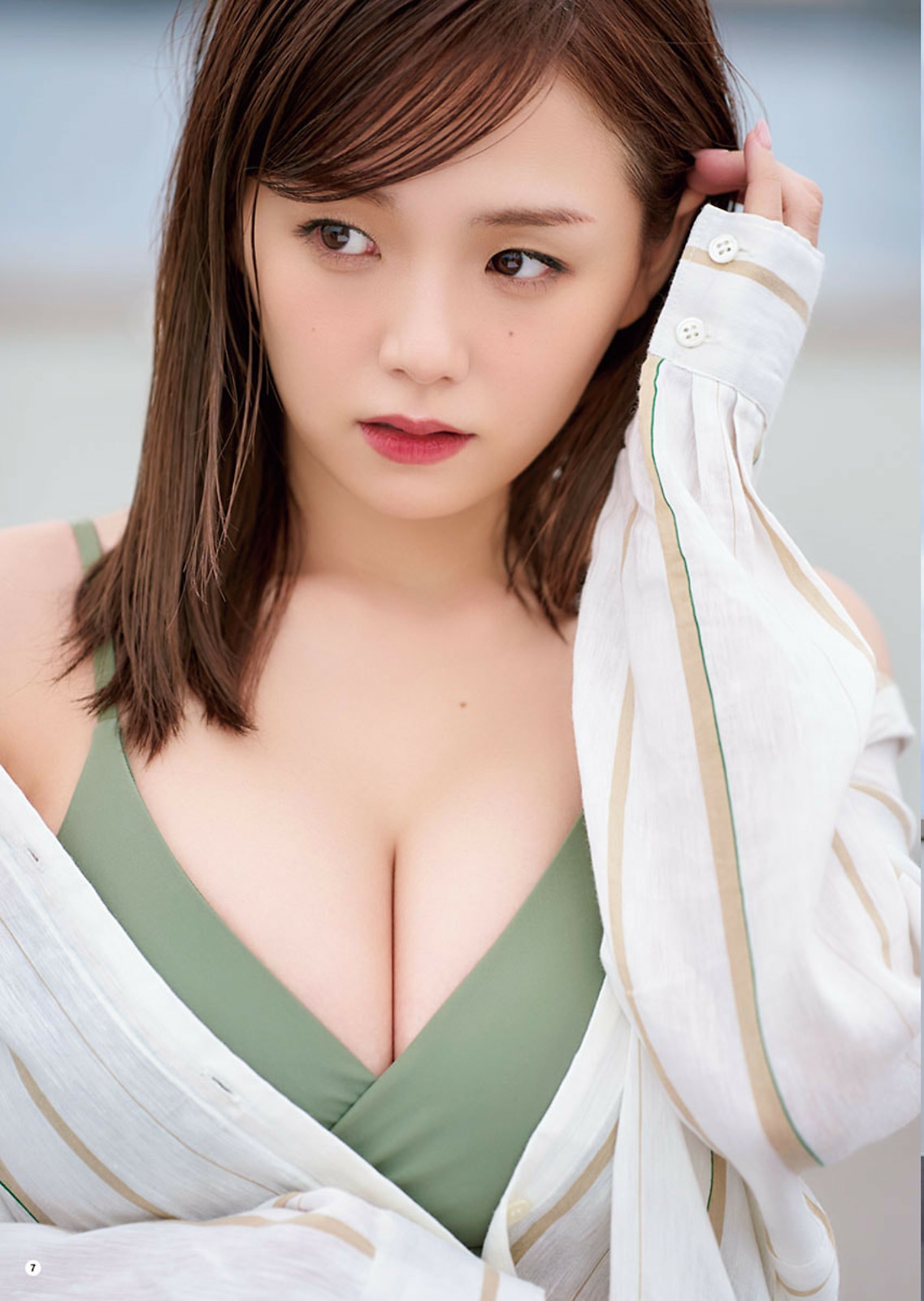 篠崎愛 最新グラビア水着画像⑪ 5枚目