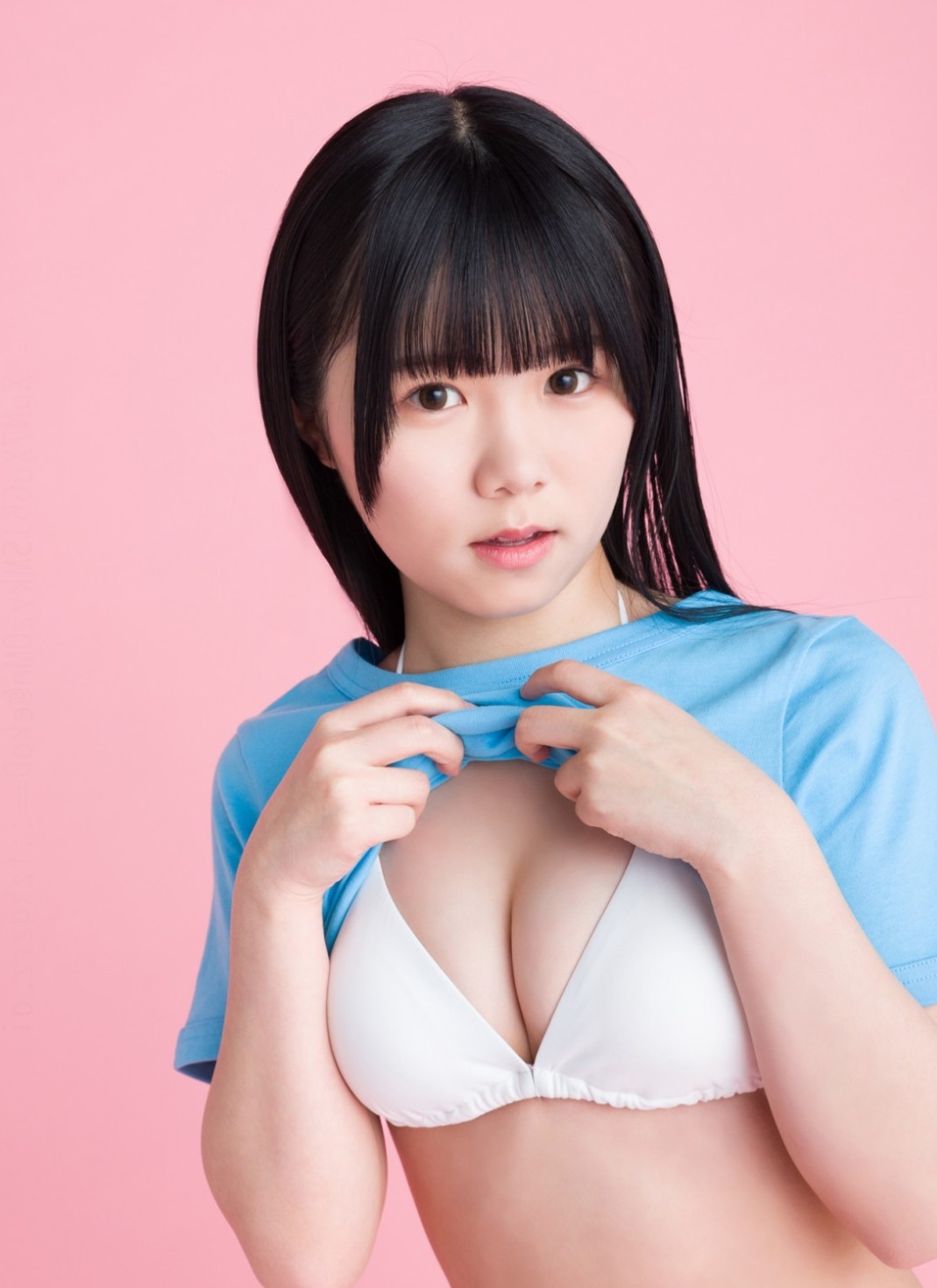鈴もも 最新グラビア水着画像 14枚目