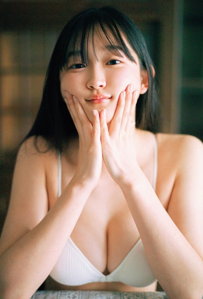 ちばひなの 最新グラビア水着画像② 10枚目
