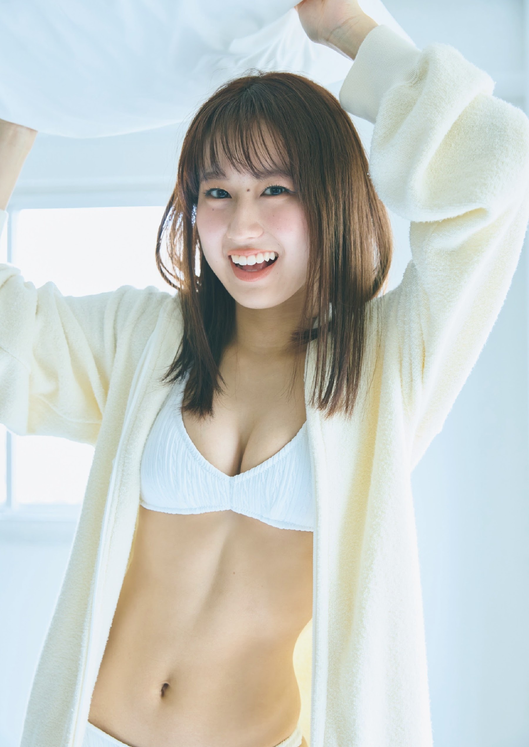 川平聖(HKT48)最新グラビア水着画像 3枚目