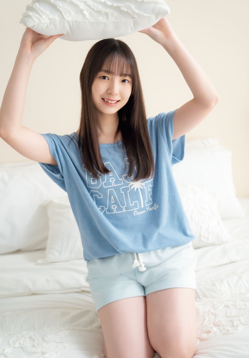 渡辺莉奈(日向坂46)最新グラビア画像 13枚目
