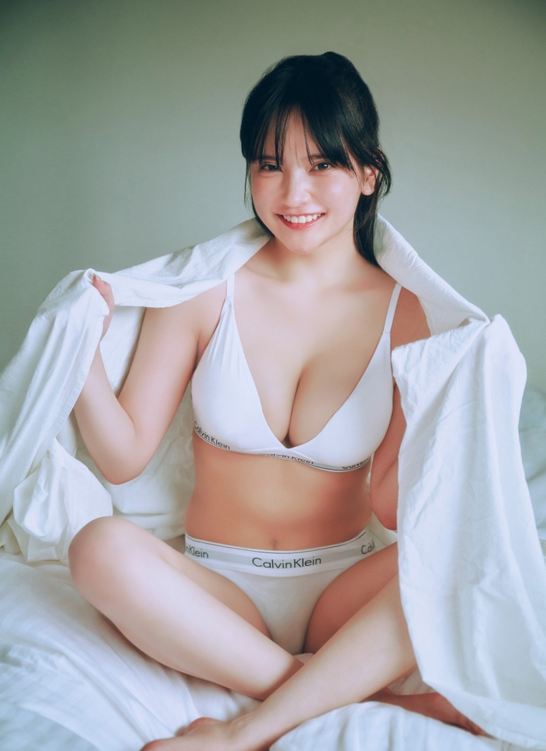 白濱ひなか 最新グラビア水着画像 5枚目