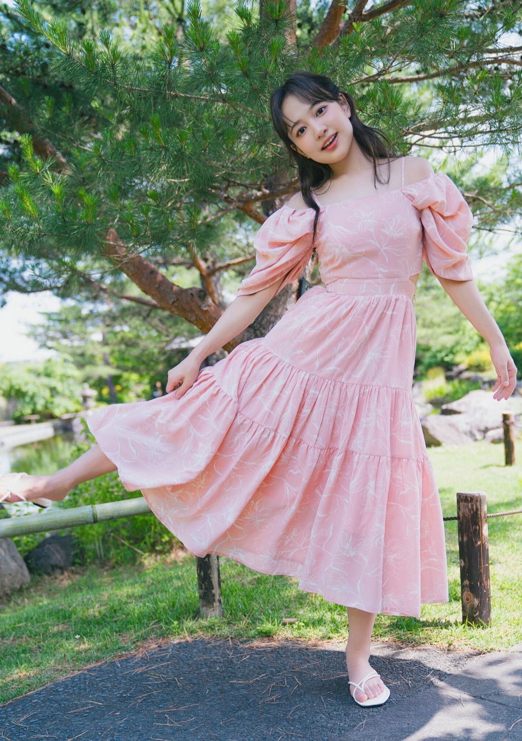 福室莉音 最新グラビア水着画像 8枚目