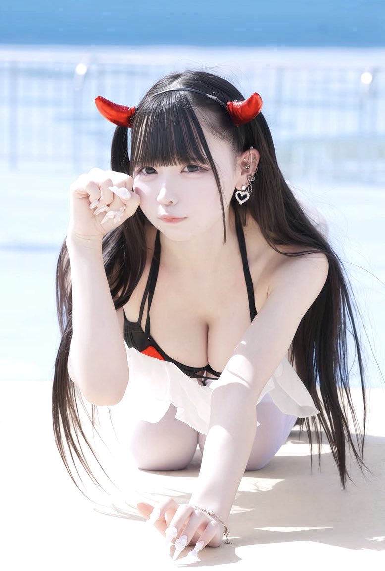 一ノ瀬なな 最新グラビア水着画像 13枚目