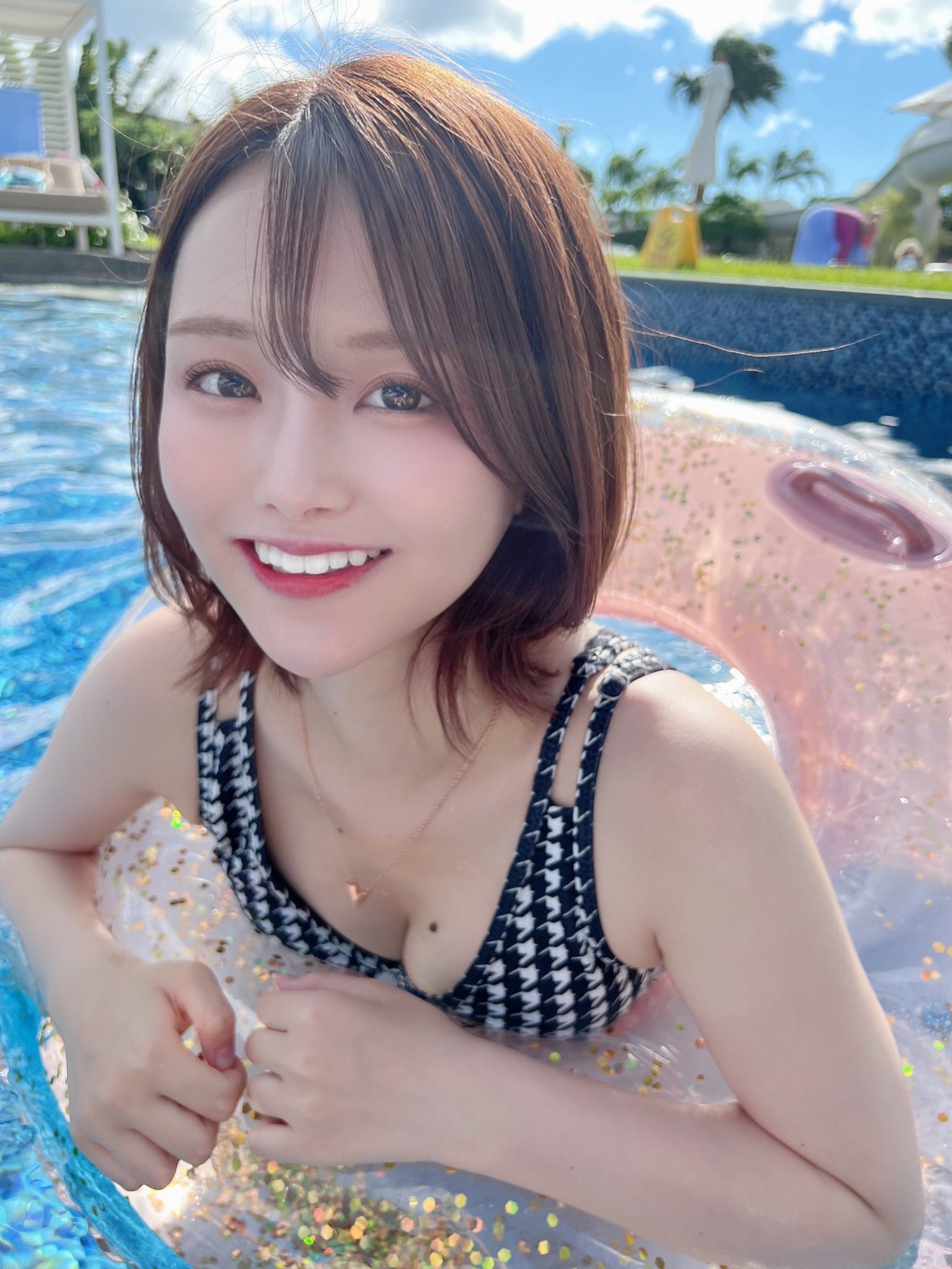 吉田恵美(よしめぐ)最新グラビア水着画像 28枚目