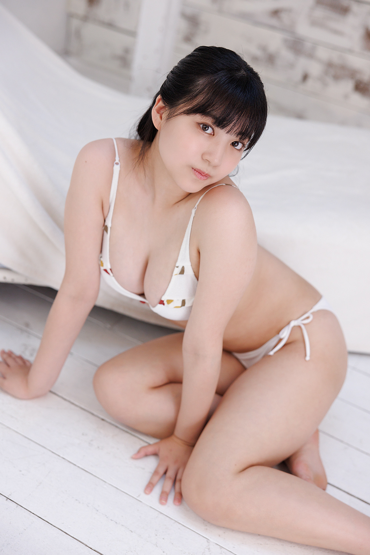 小花真彩 最新グラビア水着画像 29枚目