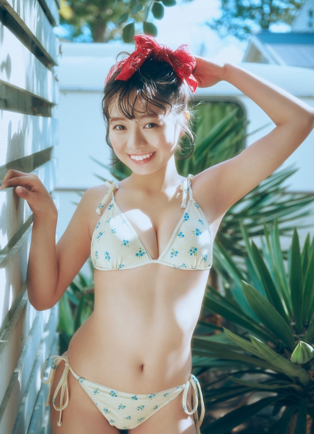 加藤綾乃 最新グラビア水着画像② 13枚目