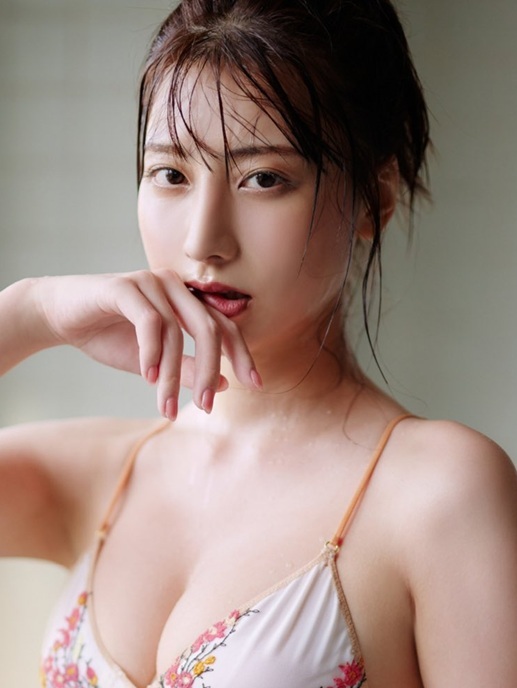 鈴木優香 最新グラビア水着画像⑤ 1枚目