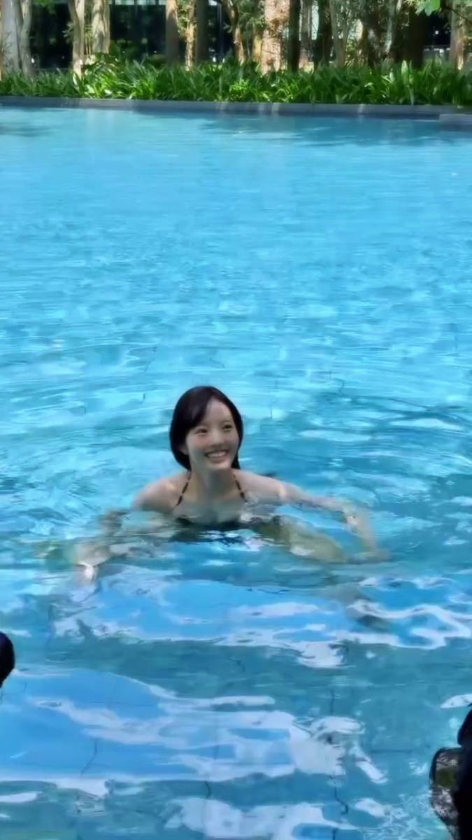 本田真凜 最新グラビア水着画像 22枚目