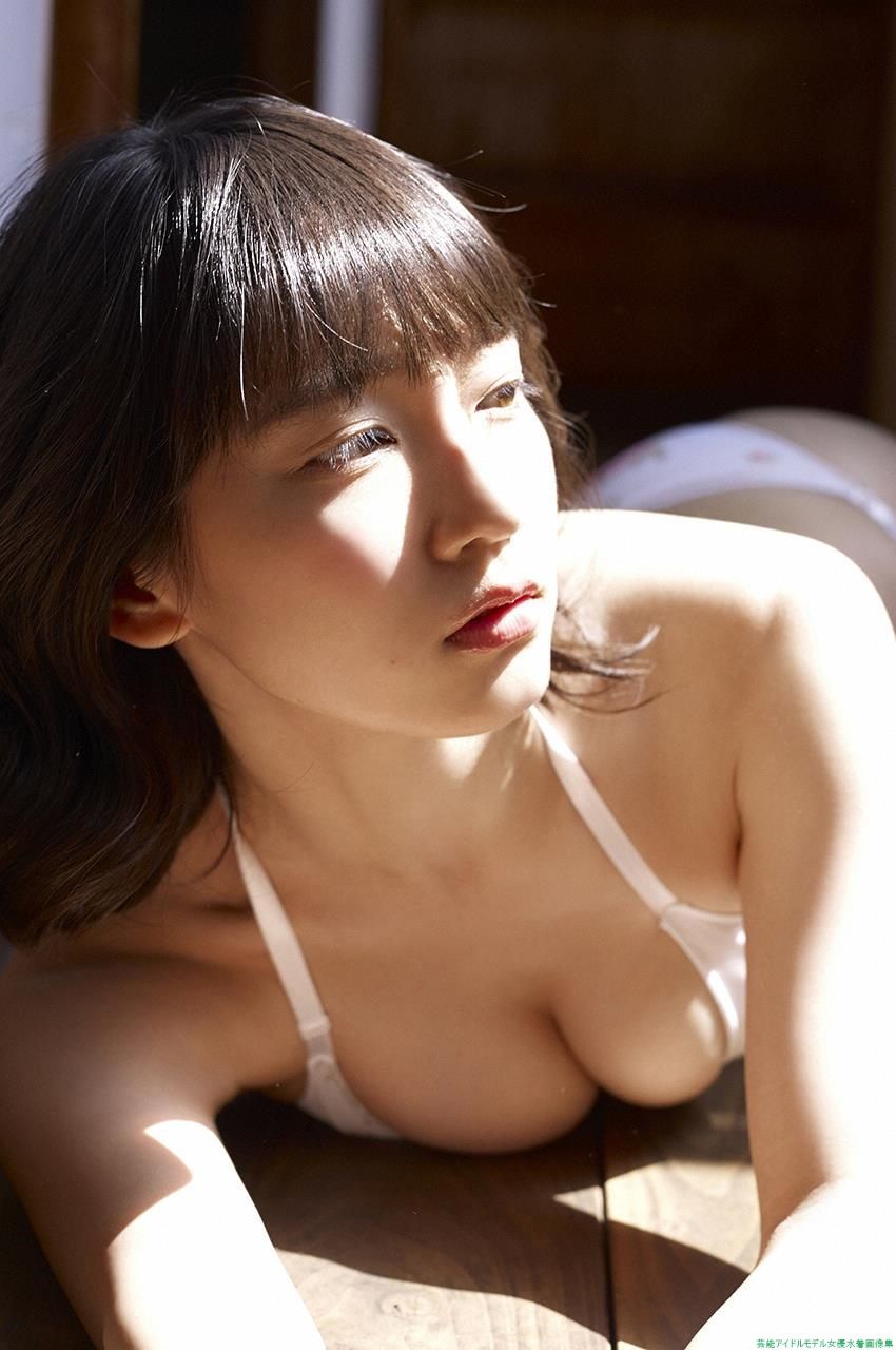 吉岡里帆セクシー水着グラビア 11枚目