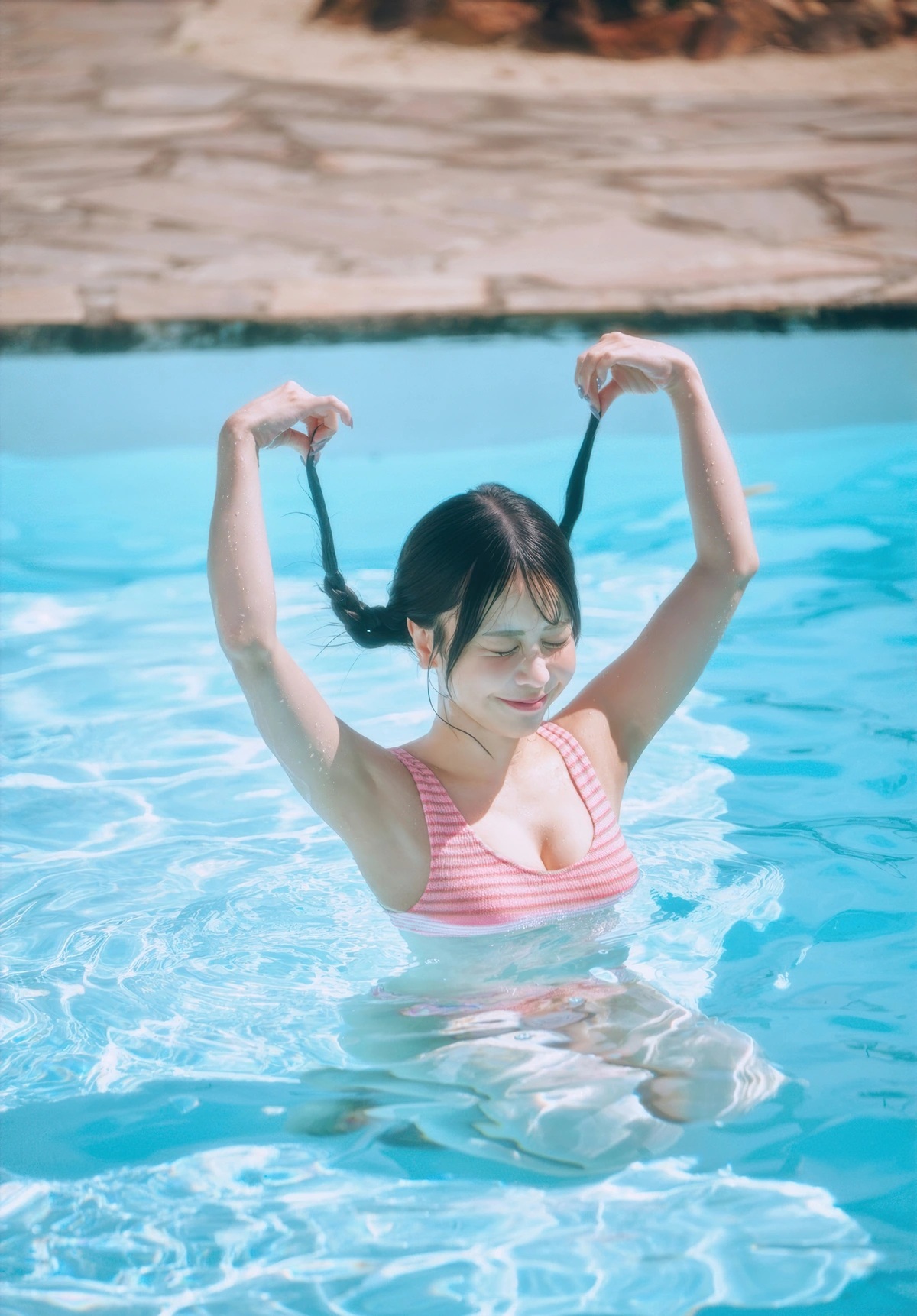 かすこんねぅ 最新グラビア水着画像 10枚目