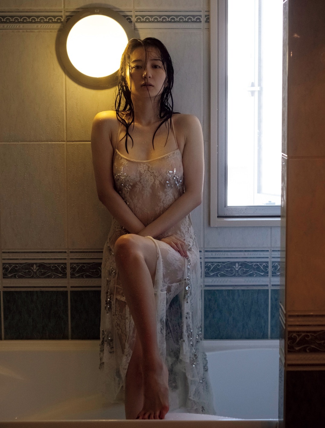 高田里穂 最新グラビア水着画像④ 16枚目