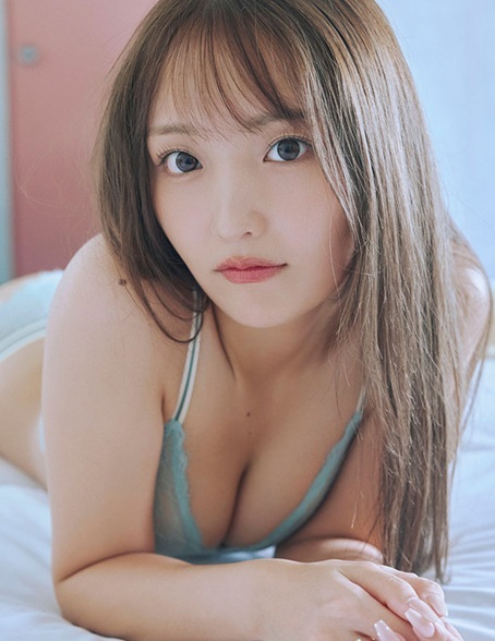 ねお 最新グラビア水着画像 1枚目