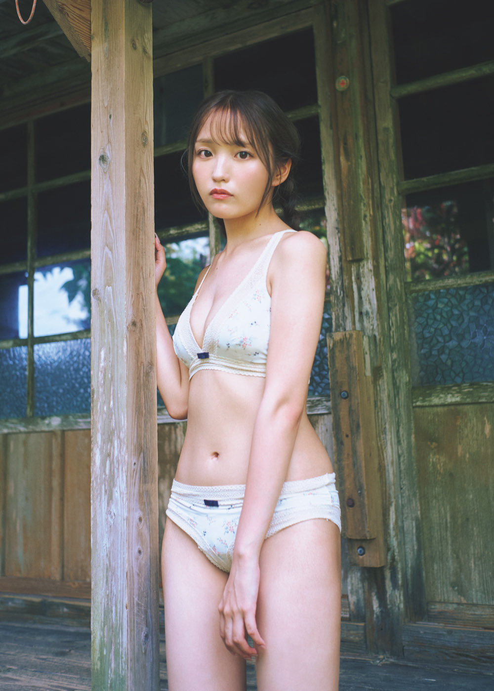 ねお 最新グラビア水着画像 4枚目