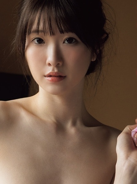 白上咲花 最新グラビア画像 1枚目
